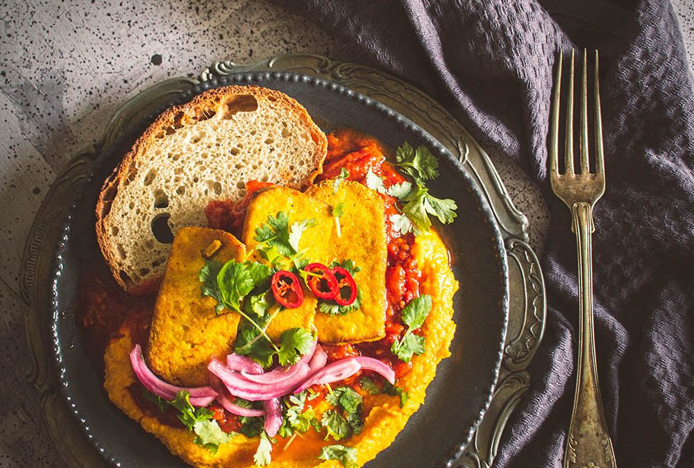 Hummshuka czyli shakshuka na hummusie