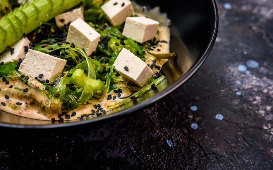 Czy tofu jest lekkostrawne? Fakty i wskazówki dietetyczne