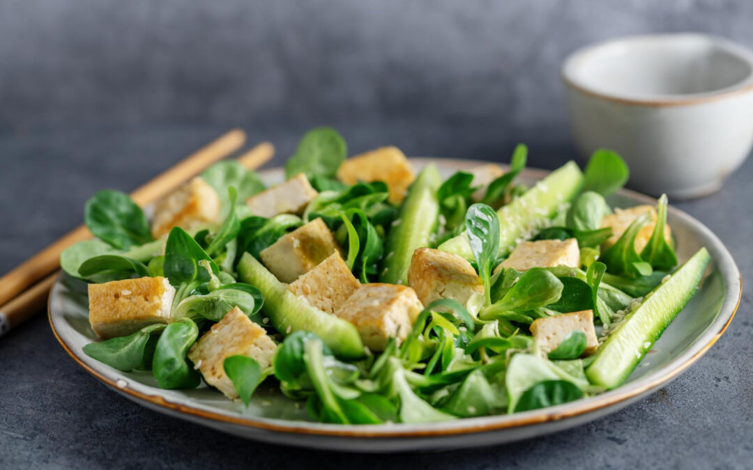 Tofu jak kurczak – prosty przepis na roślinną alternatywę z idealną teksturą